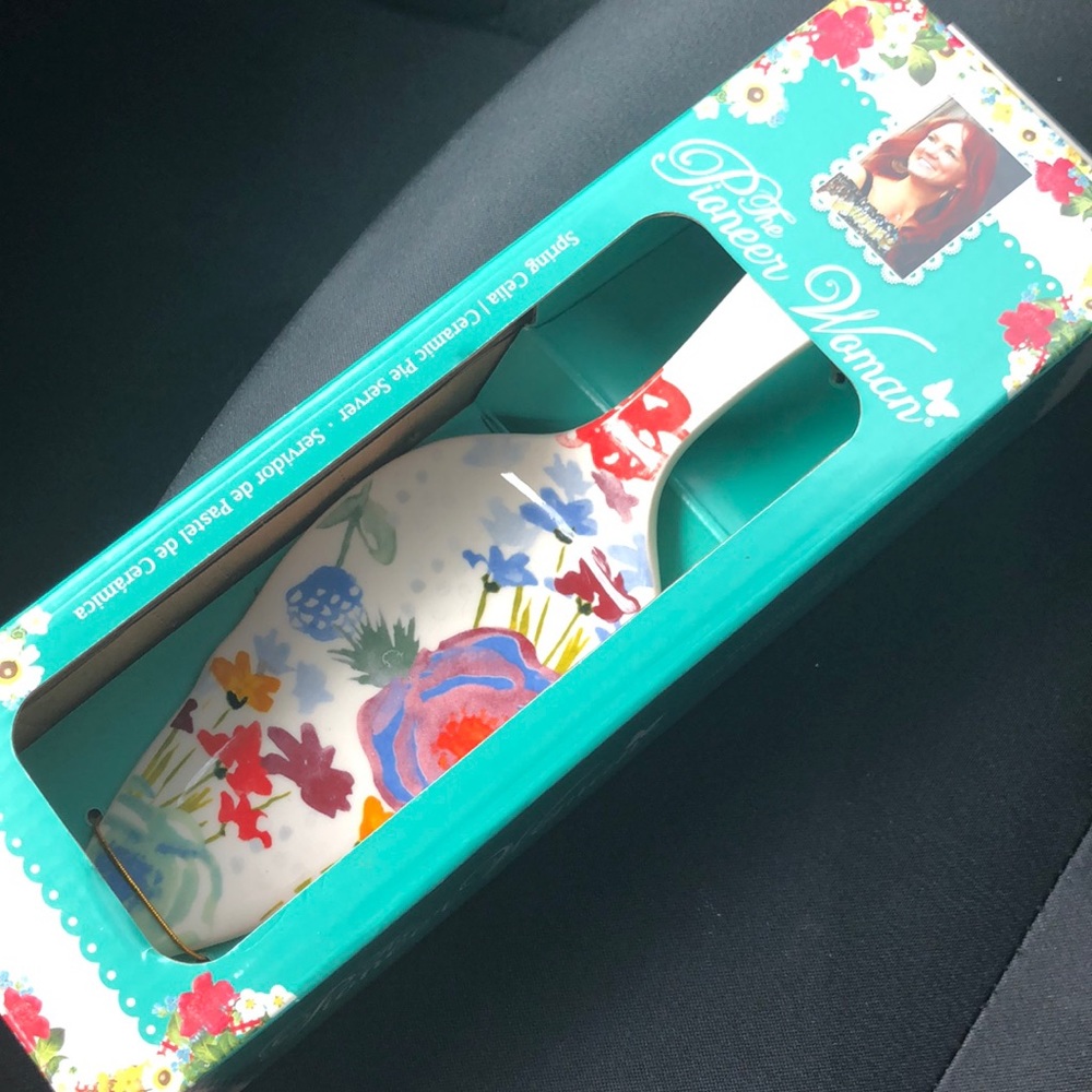 Pioneer Woman pie server. Brand new still in box